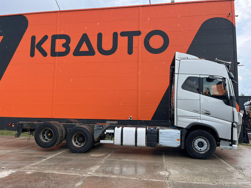 Volvo FH 750 6x4 CHASSIS L=6970 / RETARDER / PTO / TANDEM AXLE LIFT - Châssis cabine: photos 4 Volvo FH 750 6x4 CHASSIS L=6970 / RETARDER / PTO / TANDEM AXLE LIFT - Châssis cabine: photos 4