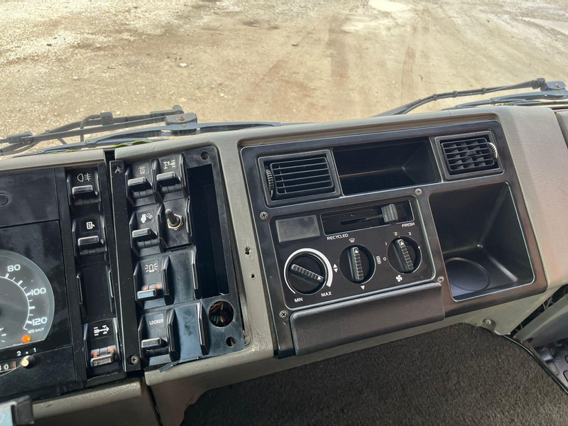 Camion plateau, Camion grue Volvo FL 608 4x2 PK 8200 / BOX L=4249 mm: photos 19