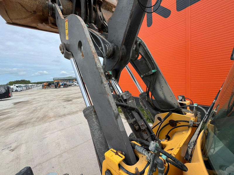 Chargeuse sur pneus Volvo L 90 F 4x4 CENTRAL LUBRICATION / AC: photos 12
