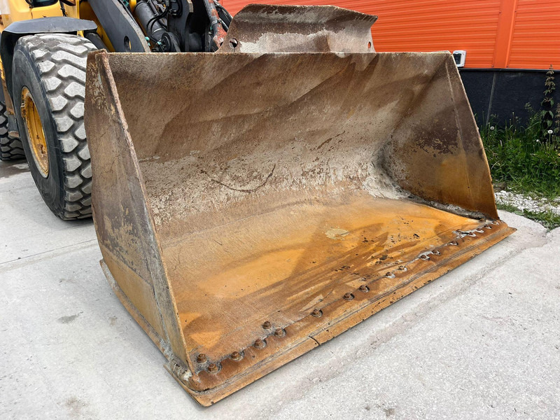 Chargeuse sur pneus Volvo L 90 F 4x4 CENTRAL LUBRICATION / AC: photos 10