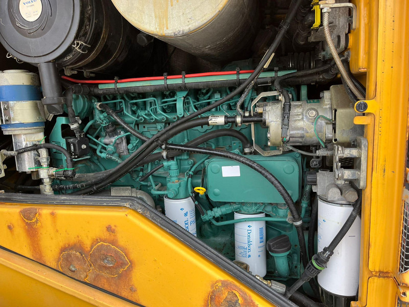 Chargeuse sur pneus Volvo L 90 F 4x4 CENTRAL LUBRICATION / AC: photos 15