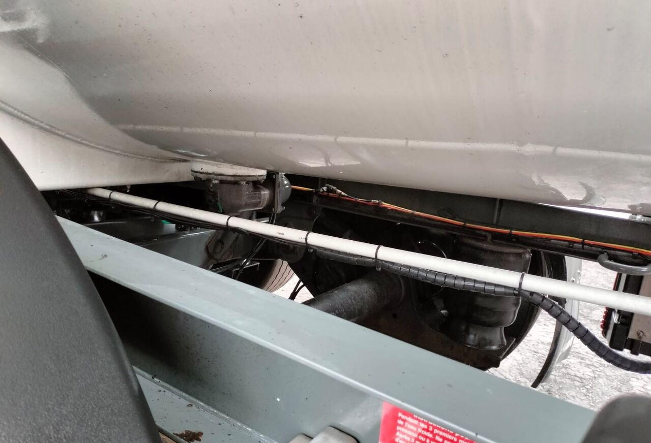 Semi-remorque citerne pour transport de carburant Magyar