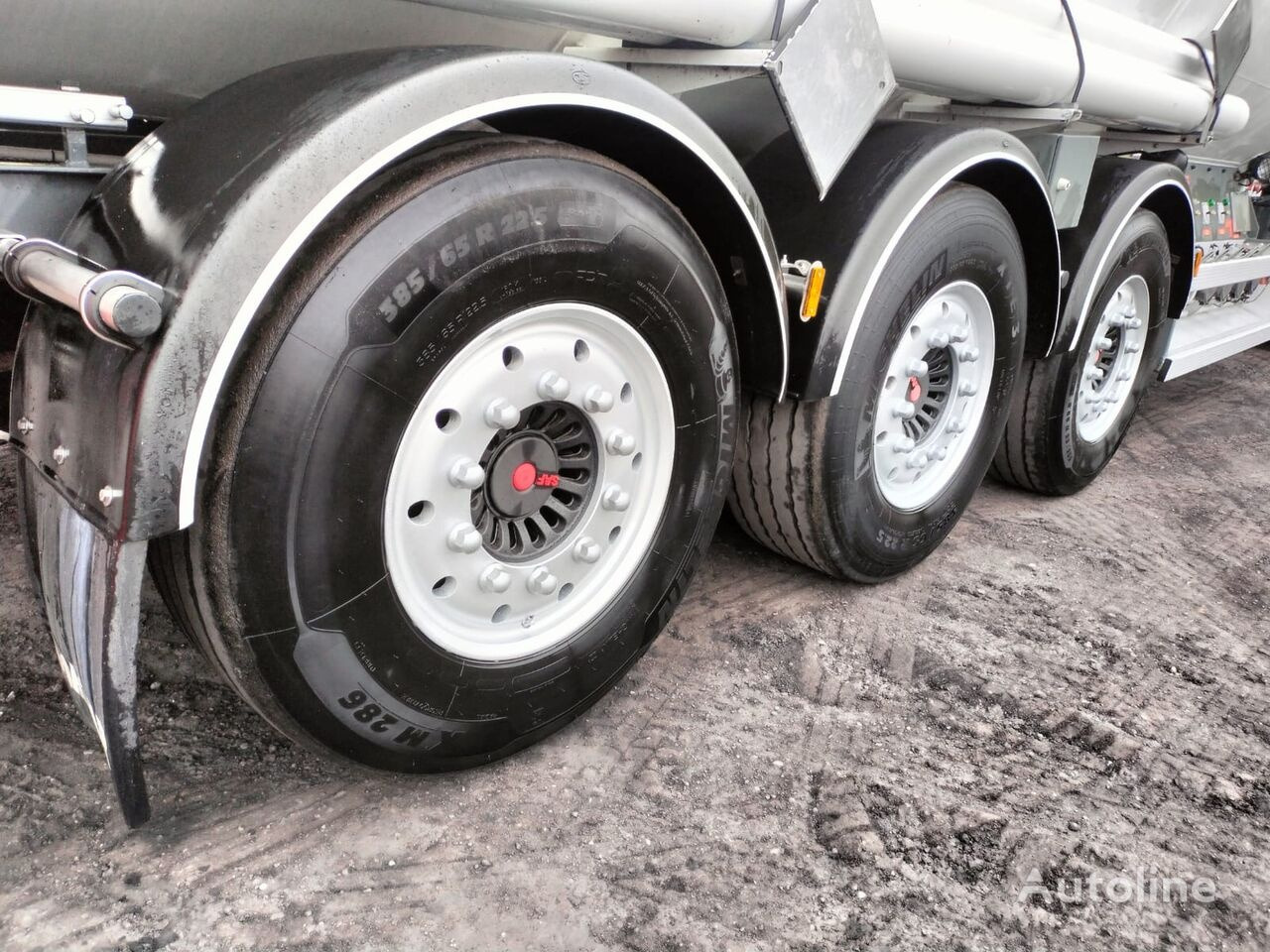 Semi-remorque citerne pour transport de carburant Magyar