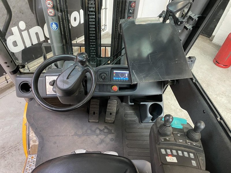 Jungheinrich TFG425s - Chariot élévateur à gaz: photos 5 Jungheinrich TFG425s - Chariot élévateur à gaz: photos 5