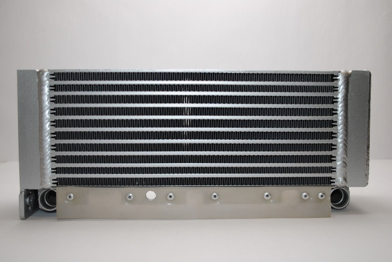 Oliekoeler 04102800 / 04281090 voor Deutz BF4L2011, D2011 L04 I, TD2011 - Radiateur d'huile pour Engins de chantier: photos 4 Oliekoeler 04102800 / 04281090 voor Deutz BF4L2011, D2011 L04 I, TD2011 - Radiateur d'huile pour Engins de chantier: photos 4