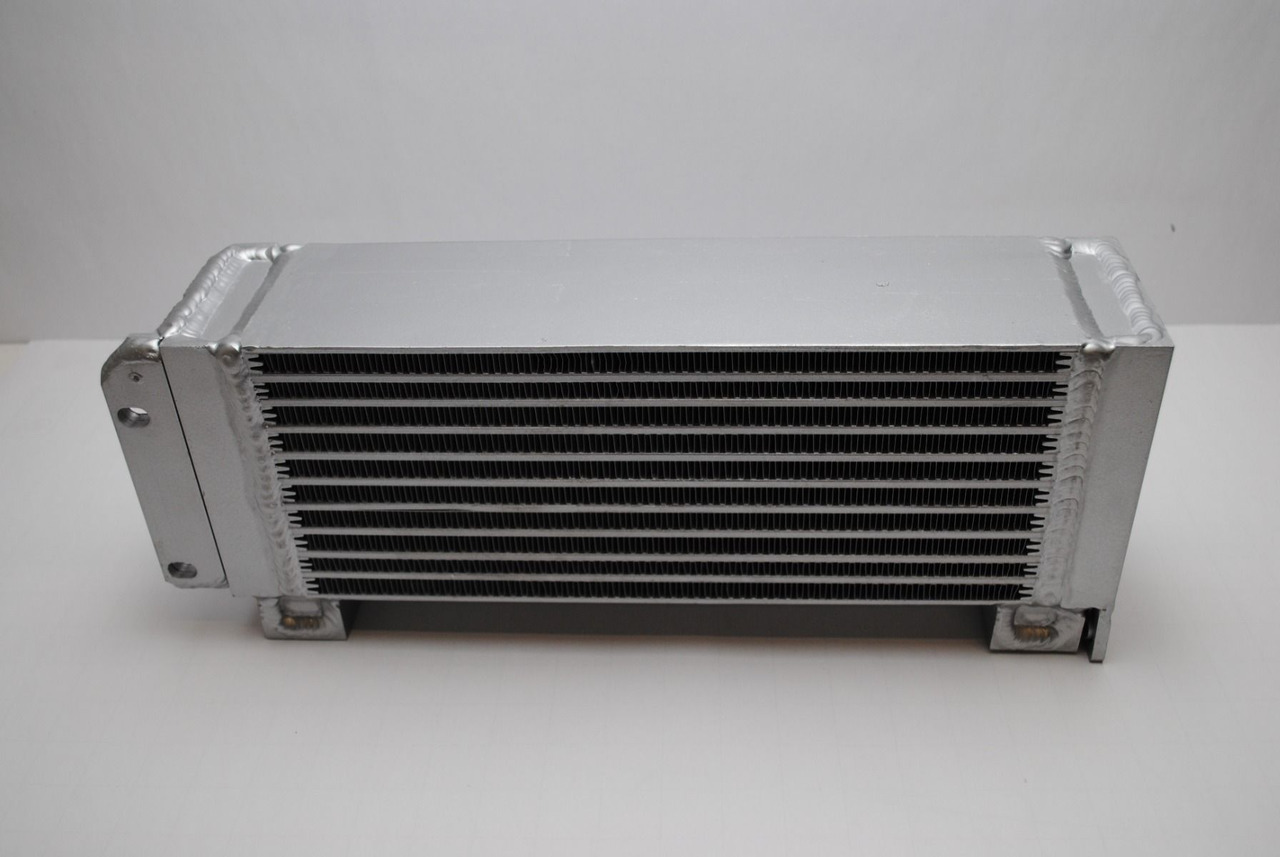 Oliekoeler 04102800 / 04281090 voor Deutz BF4L2011, D2011 L04 I, TD2011 - Radiateur d'huile pour Engins de chantier: photos 1 Oliekoeler 04102800 / 04281090 voor Deutz BF4L2011, D2011 L04 I, TD2011 - Radiateur d'huile pour Engins de chantier: photos 1