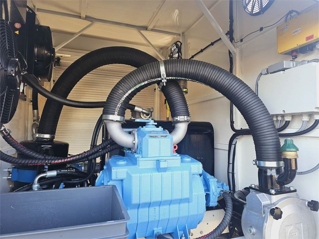 Camion hydrocureur Renault GAMA KANRO KOMBI 5000 WUKO FOR CHANNEL CLEANING: photos 12
