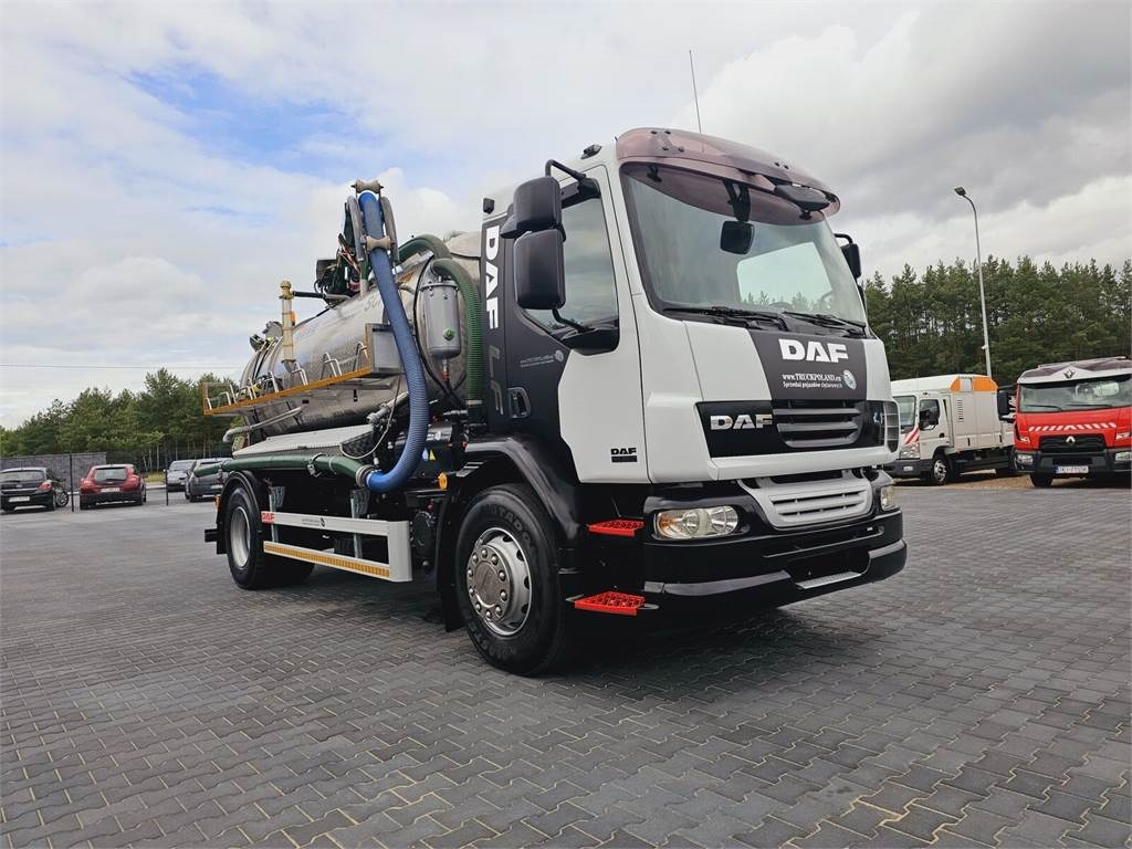 DAF WUKO SCK-4HW for collecting waste liquid separator - Véhicule de voirie/ Spécial: photos 2 DAF WUKO SCK-4HW for collecting waste liquid separator - Véhicule de voirie/ Spécial: photos 2