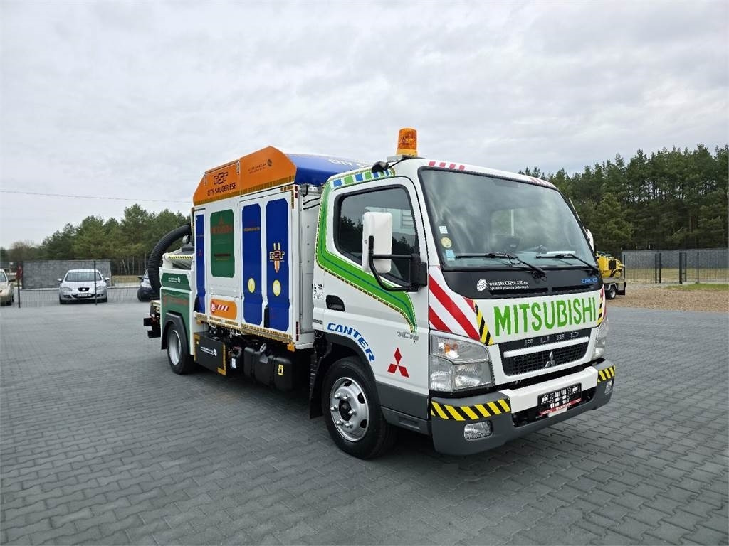 Mitsubishi CANTER RSP odkurzacz koparka ssąca Saugbagger CITY - Véhicule de voirie/ Spécial: photos 2 Mitsubishi CANTER RSP odkurzacz koparka ssąca Saugbagger CITY - Véhicule de voirie/ Spécial: photos 2