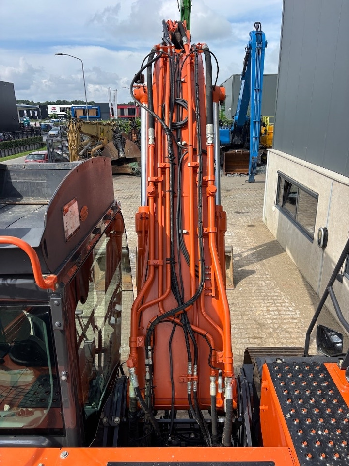 Pelle sur chenille Hitachi ZX 210 LC-6: photos 31