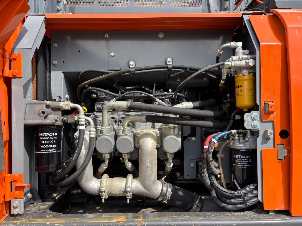 Pelle sur chenille Hitachi ZX 210 LC-6: photos 22