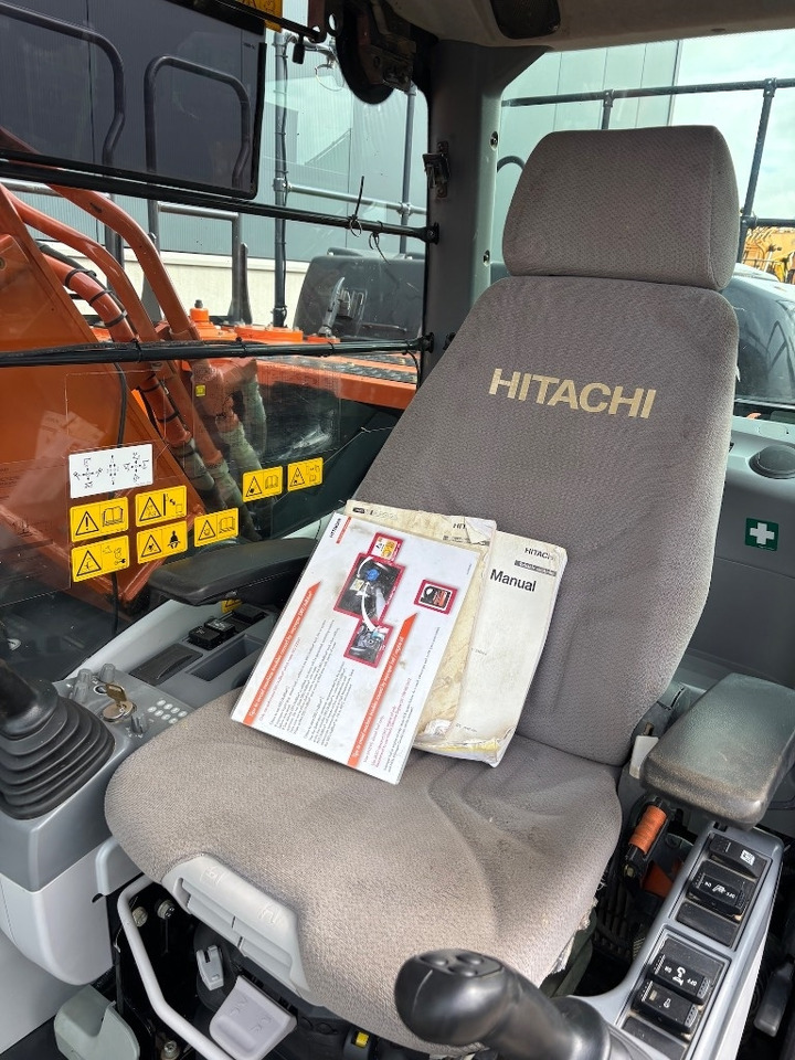 Pelle sur chenille Hitachi ZX 210 LC-6: photos 16