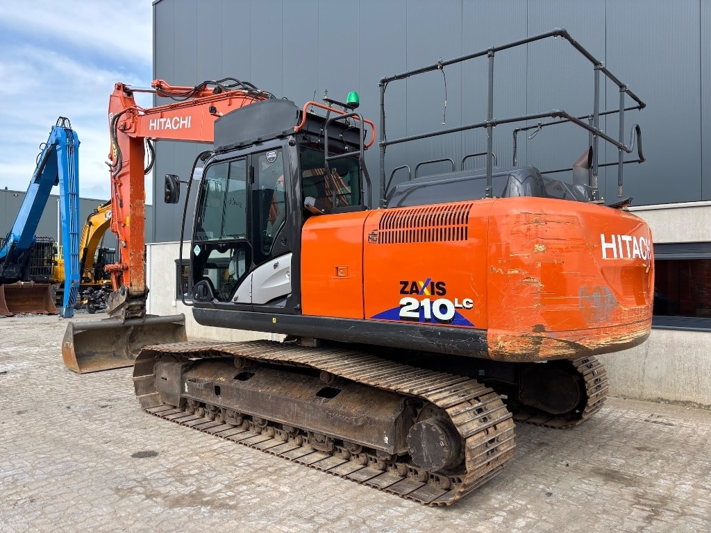 Hitachi ZX 210 LC-6 - Pelle sur chenille: photos 3 Hitachi ZX 210 LC-6 - Pelle sur chenille: photos 3