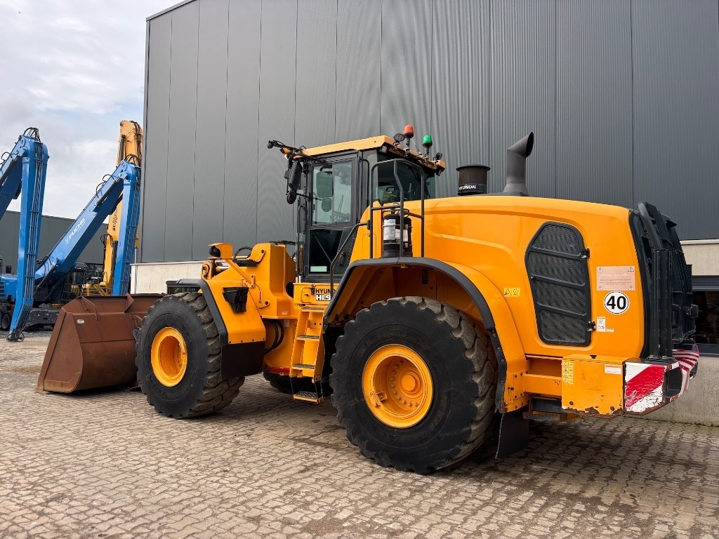 Hyundai HL 970 - HL970 - HL 975 - Chargeuse sur pneus: photos 3 Hyundai HL 970 - HL970 - HL 975 - Chargeuse sur pneus: photos 3