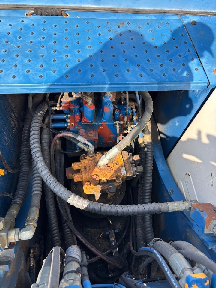 Pelle sur chenille Hyundai Robex 210 LC-7 A - 210: photos 28 Pelle sur chenille Hyundai Robex 210 LC-7 A - 210: photos 28