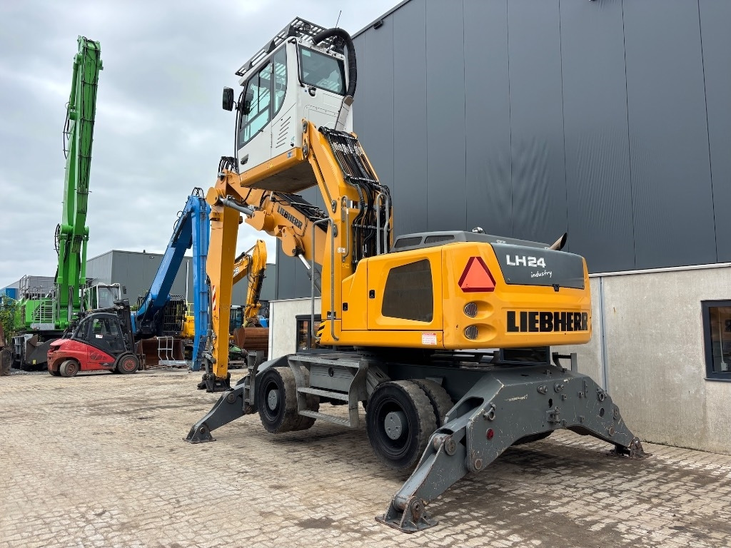Liebherr LH 24 M - LH 24 - LH 22 / LH 26 - Pelle de manutention: photos 3 Liebherr LH 24 M - LH 24 - LH 22 / LH 26 - Pelle de manutention: photos 3