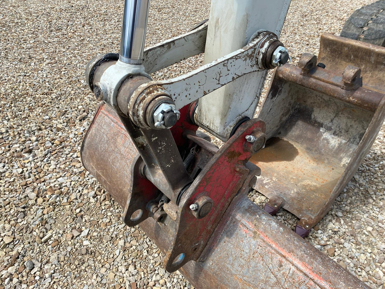 Pelle sur chenille TAKEUCHI TB 250: photos 11