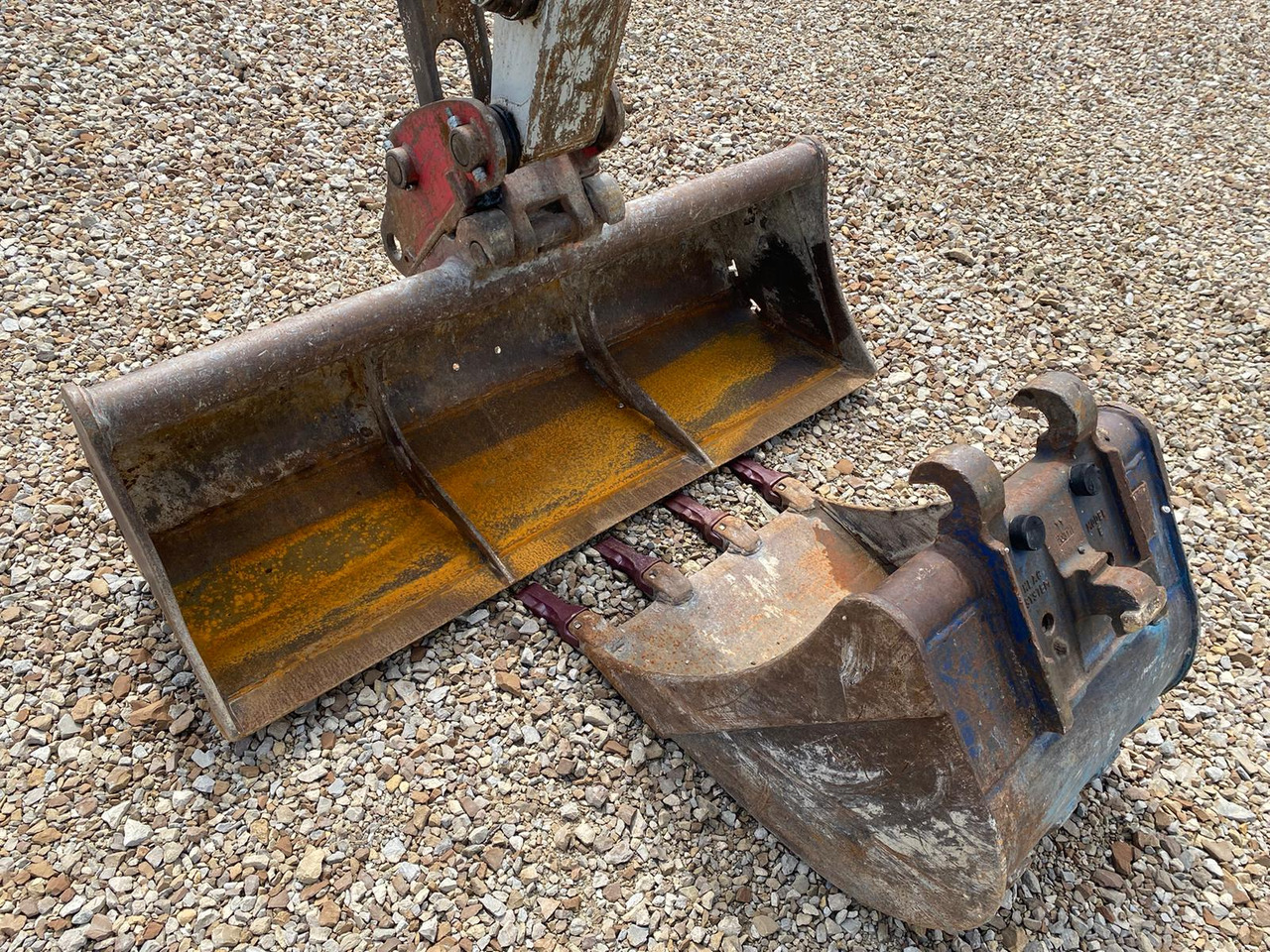 Pelle sur chenille TAKEUCHI TB 250: photos 13