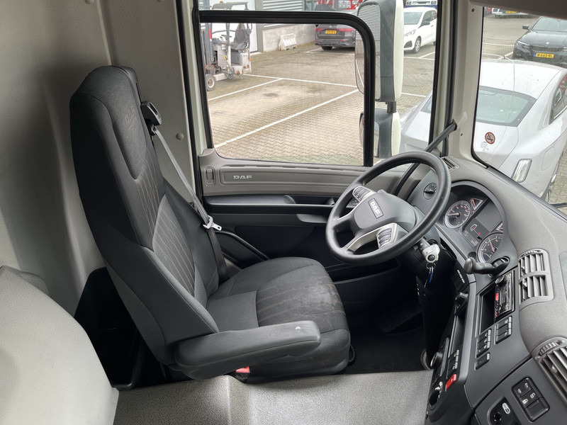 DAF CF 260 FA / Carrier Koeler - 30 gr / Chereau Frigobox / Laadklep 2000 kg - Camion frigorifique: photos 3 DAF CF 260 FA / Carrier Koeler - 30 gr / Chereau Frigobox / Laadklep 2000 kg - Camion frigorifique: photos 3