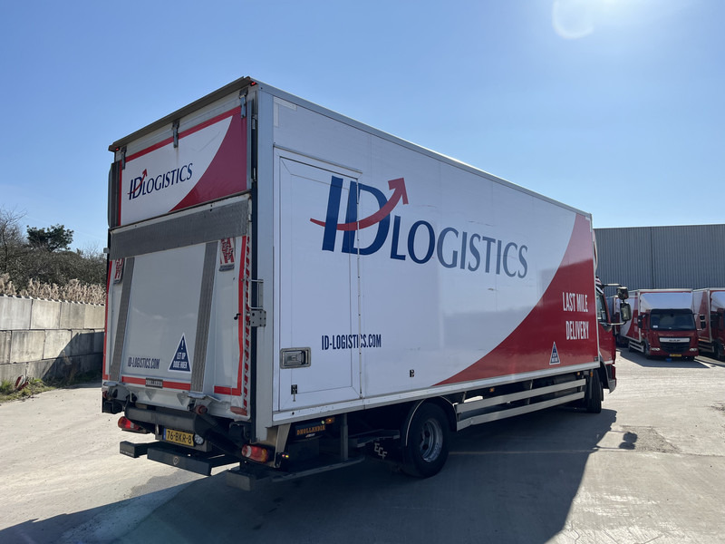 DAF LF 210 FA / 12 Ton / 354 dkm / Box / Laadklep / NL Truck - Camion fourgon: photos 2 DAF LF 210 FA / 12 Ton / 354 dkm / Box / Laadklep / NL Truck - Camion fourgon: photos 2