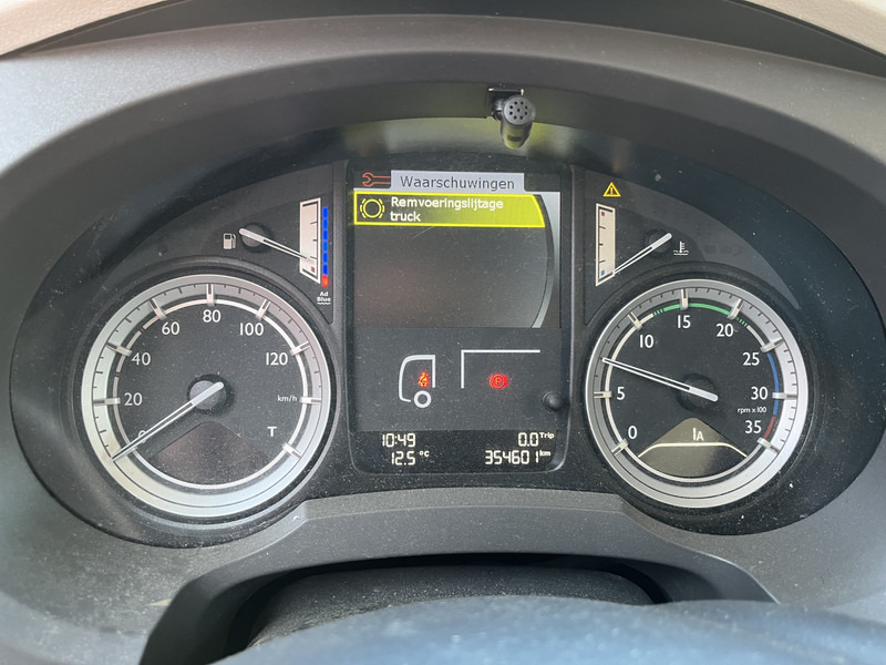 DAF LF 210 FA / 12 Ton / 354 dkm / Box / Laadklep / NL Truck - Camion fourgon: photos 4 DAF LF 210 FA / 12 Ton / 354 dkm / Box / Laadklep / NL Truck - Camion fourgon: photos 4