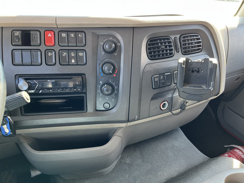 DAF LF 210 FA / 12 Ton / 376 dkm / Box / Laadklep / APK TUV 05-26 - Camion fourgon: photos 4 DAF LF 210 FA / 12 Ton / 376 dkm / Box / Laadklep / APK TUV 05-26 - Camion fourgon: photos 4