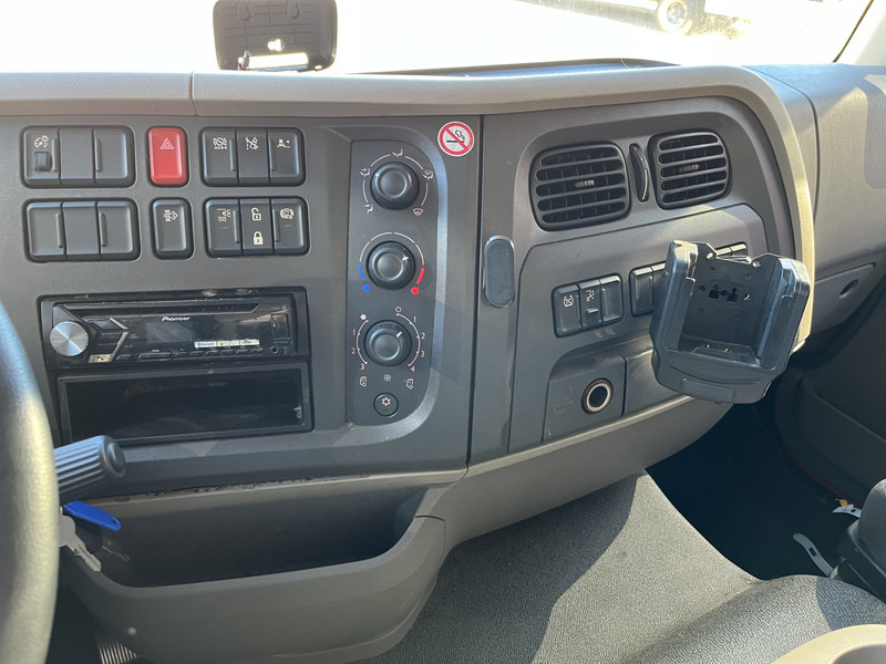 DAF LF 210 FA / 12 Ton / 416 dkm / Koffer / LBW / NL LKW - Camion fourgon: photos 5 DAF LF 210 FA / 12 Ton / 416 dkm / Koffer / LBW / NL LKW - Camion fourgon: photos 5