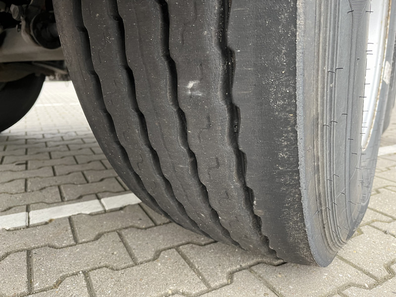 Semi-remorque frigorifique Krone Coolliner / Carrier Vector 1950 / Frigo Box / BPW Drum / APK TUV 04-26: photos 11 Semi-remorque frigorifique Krone Coolliner / Carrier Vector 1950 / Frigo Box / BPW Drum / APK TUV 04-26: photos 11