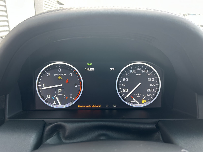 Land Rover Range Rover Vogue TD V8 / 2 Seats / Leder / APK TUV 05-26 - Fourgonnette: photos 5 Land Rover Range Rover Vogue TD V8 / 2 Seats / Leder / APK TUV 05-26 - Fourgonnette: photos 5