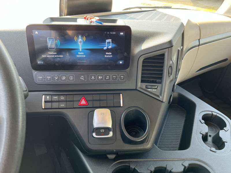 Mercedes-Benz Actros 2124 / 2023 / 18 Ton / Box / Laadklep - Camion fourgon: photos 5 Mercedes-Benz Actros 2124 / 2023 / 18 Ton / Box / Laadklep - Camion fourgon: photos 5