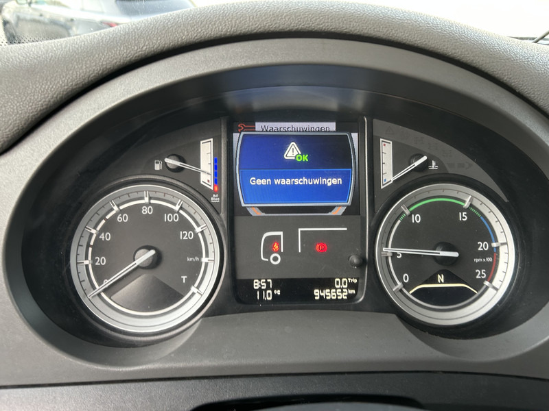 DAF CF 400 FT Space Cab / 945 dkm / Smart Tacho V2 / Stand Airco / APK TUV 01-26 - Tracteur routier: photos 4 DAF CF 400 FT Space Cab / 945 dkm / Smart Tacho V2 / Stand Airco / APK TUV 01-26 - Tracteur routier: photos 4