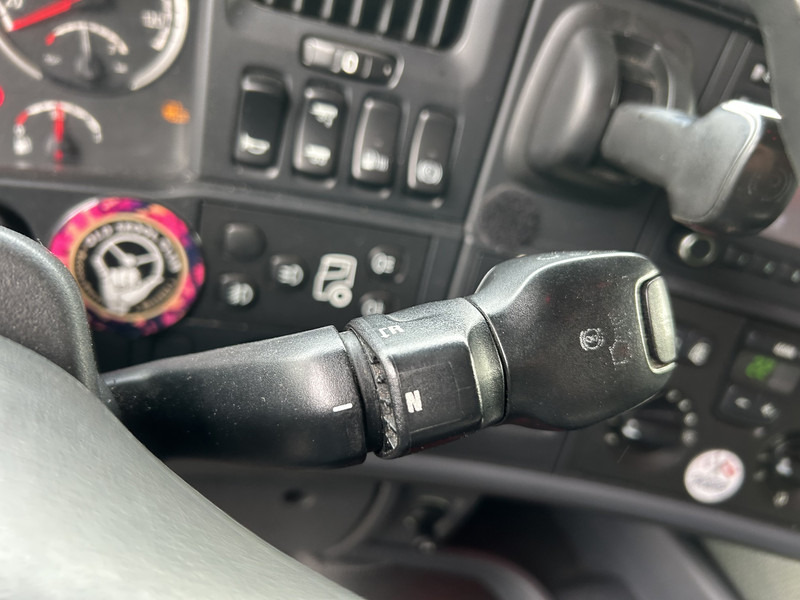 Scania R520 V8 / Showtruck / Buffl Special Interior / Vol Lucht / Retarder - Tracteur routier: photos 5 Scania R520 V8 / Showtruck / Buffl Special Interior / Vol Lucht / Retarder - Tracteur routier: photos 5