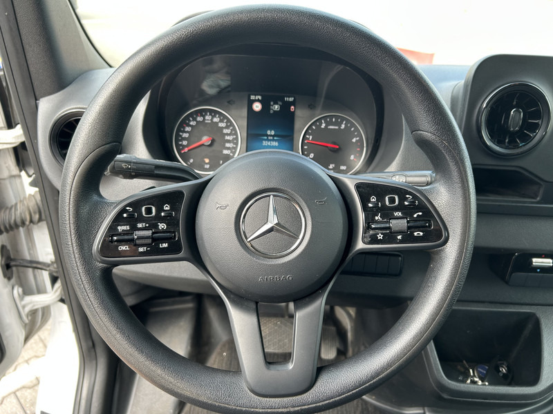 Mercedes-Benz Sprinter 515 1.9 CDI / Chassis Cabine / WB 433 cm / 324 dkm / APK TUV 03-26 - Véhicule utilitaire: photos 5 Mercedes-Benz Sprinter 515 1.9 CDI / Chassis Cabine / WB 433 cm / 324 dkm / APK TUV 03-26 - Véhicule utilitaire: photos 5