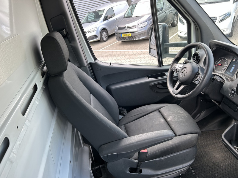 Mercedes-Benz Sprinter 515 1.9 CDI / Chassis Cabine / WB 433 cm / 324 dkm / APK TUV 03-26 - Véhicule utilitaire: photos 3 Mercedes-Benz Sprinter 515 1.9 CDI / Chassis Cabine / WB 433 cm / 324 dkm / APK TUV 03-26 - Véhicule utilitaire: photos 3