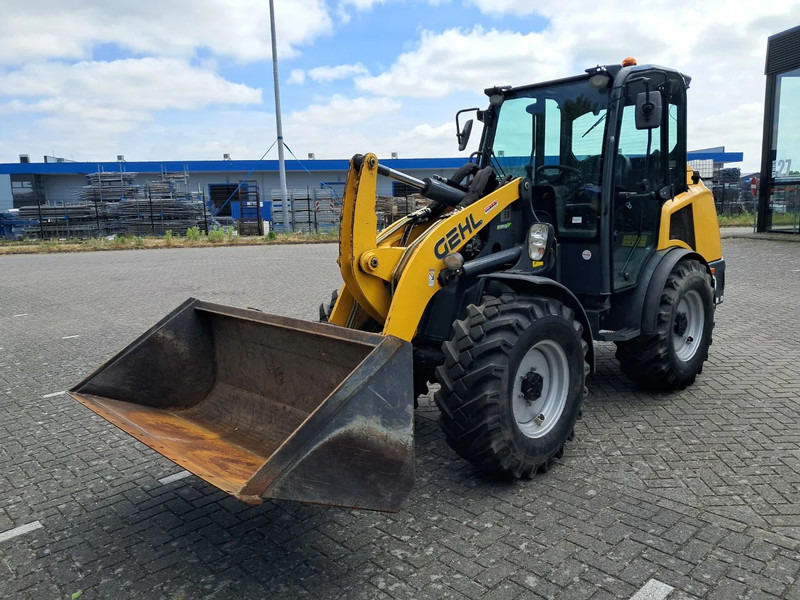 Gehl M9230 AL650 - Chargeuse: photos 1 Gehl M9230 AL650 - Chargeuse: photos 1