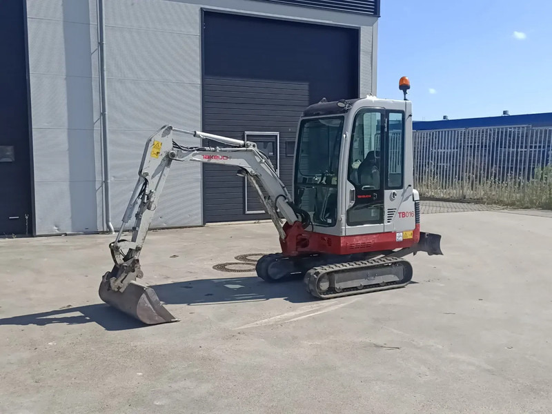 Takeuchi TB016 - Mini pelle: photos 2 Takeuchi TB016 - Mini pelle: photos 2