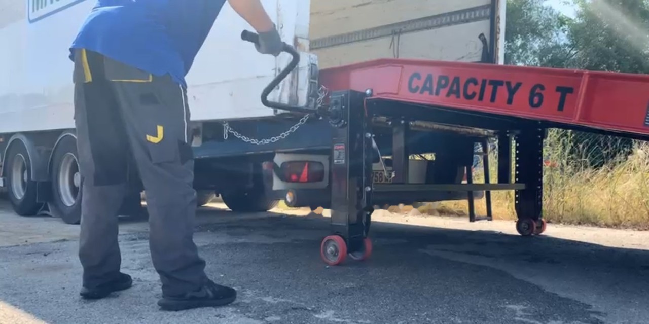 Rampe de chargement neuf AZ RAMP PRIME XS-6 mobile loading ramp: photos 8 Rampe de chargement neuf AZ RAMP PRIME XS-6 mobile loading ramp: photos 8