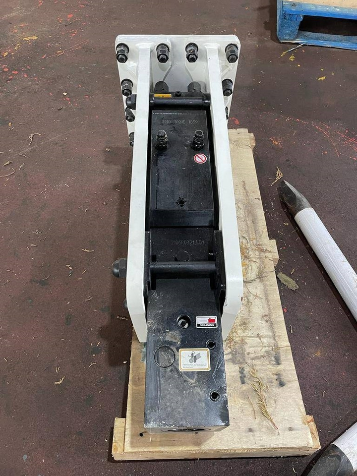 Essential EB30 - Marteau hydraulique pour Engins de chantier: photos 5 Essential EB30 - Marteau hydraulique pour Engins de chantier: photos 5