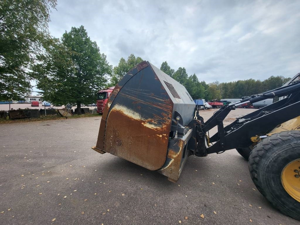 Volvo Kärkikippikauha - Godet pour Engins de chantier: photos 4 Volvo Kärkikippikauha - Godet pour Engins de chantier: photos 4