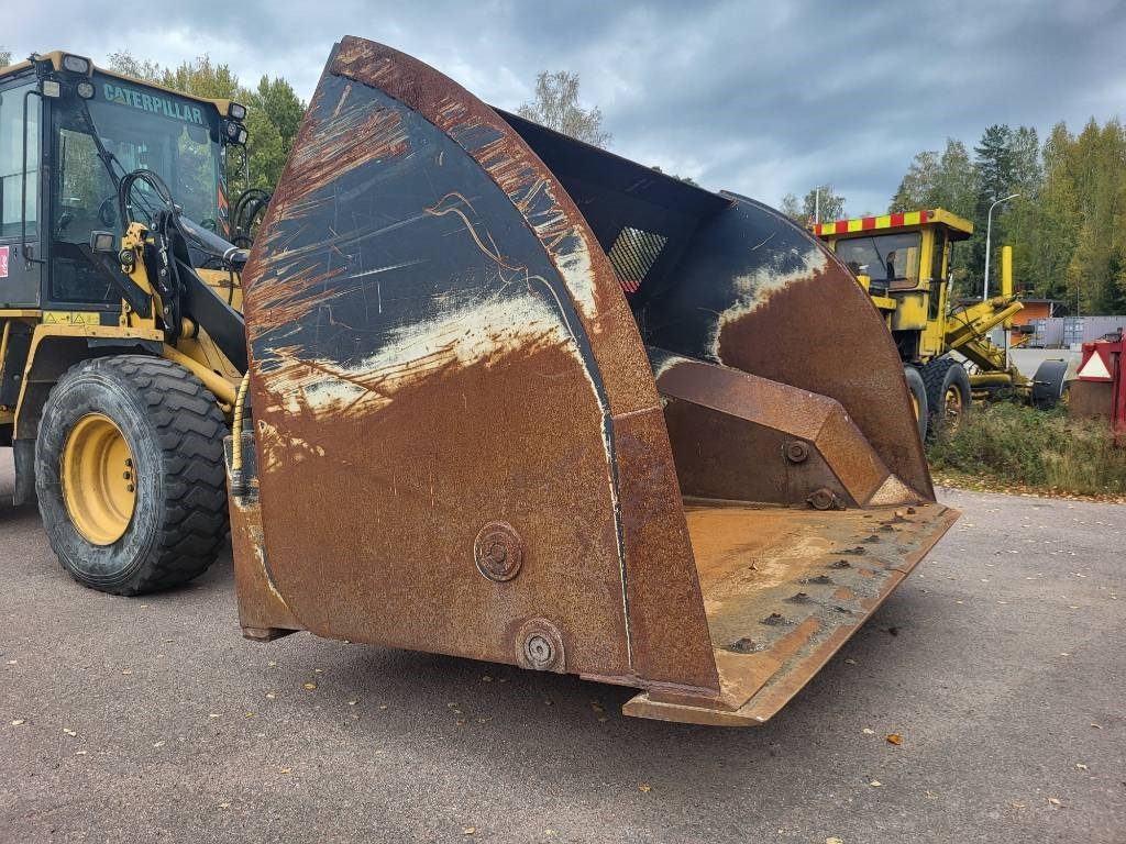 Volvo Kärkikippikauha - Godet pour Engins de chantier: photos 5 Volvo Kärkikippikauha - Godet pour Engins de chantier: photos 5