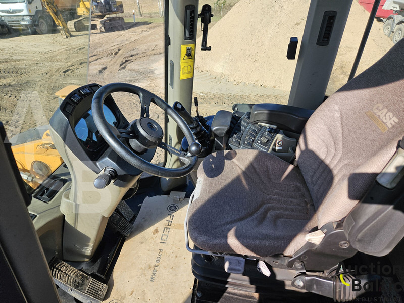 Case 821 F - Chargeuse sur pneus: photos 5 Case 821 F - Chargeuse sur pneus: photos 5