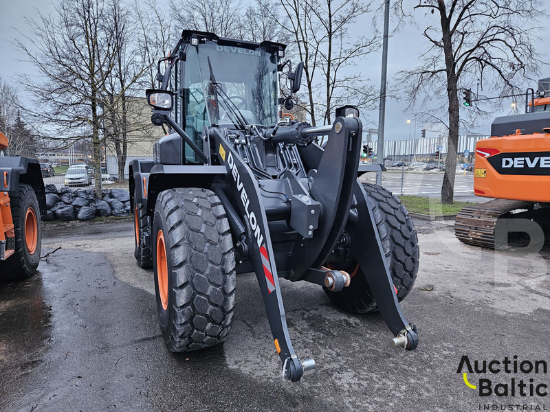 Develon DL250 - Chargeuse sur pneus: photos 3 Develon DL250 - Chargeuse sur pneus: photos 3