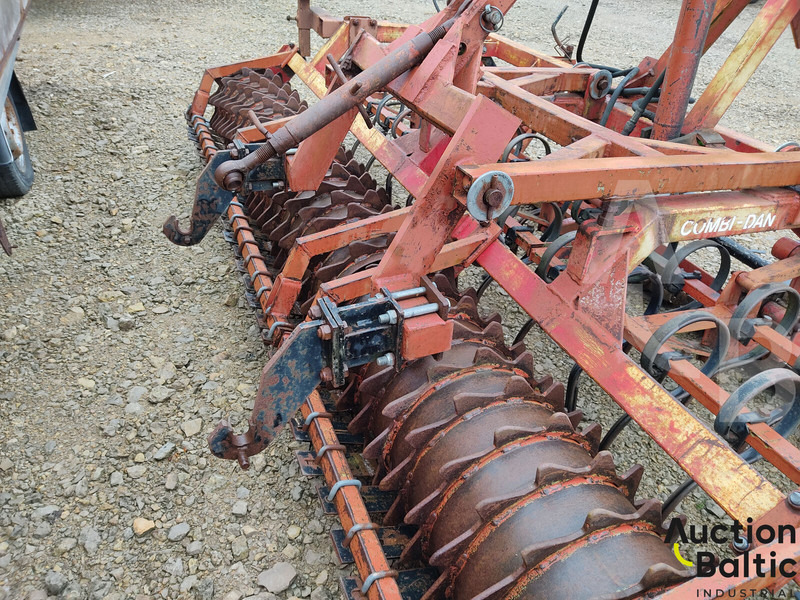 Doublet Record Doublet-Record Combi-Dan 4000 - Herse rotative: photos 5 Doublet Record Doublet-Record Combi-Dan 4000 - Herse rotative: photos 5