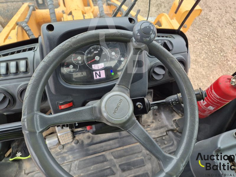 Chargeuse sur pneus Hyundai HL 757-9 A: photos 8 Chargeuse sur pneus Hyundai HL 757-9 A: photos 8