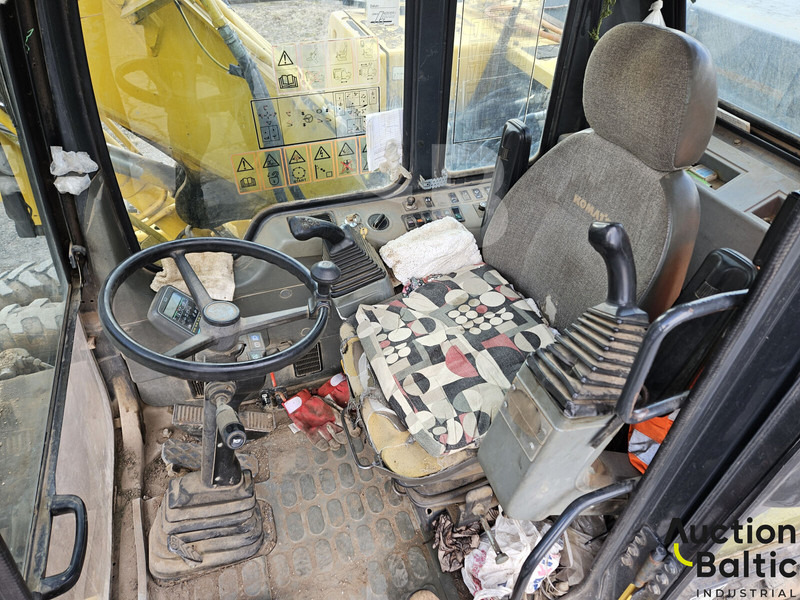 Komatsu PW130ES-6K - Pelle sur pneus: photos 5 Komatsu PW130ES-6K - Pelle sur pneus: photos 5