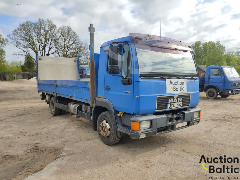 MAN L2000 - Camion plateau: photos 2 MAN L2000 - Camion plateau: photos 2