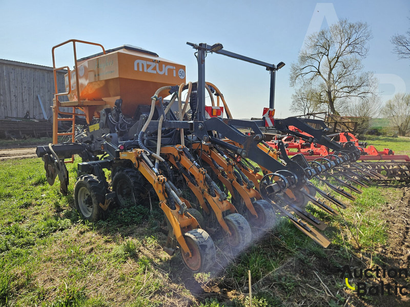 MZURI PRO-TIL3T - Combiné de semis: photos 3 MZURI PRO-TIL3T - Combiné de semis: photos 3