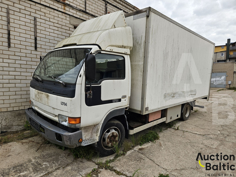 Nissan U714 - Camion fourgon: photos 1 Nissan U714 - Camion fourgon: photos 1