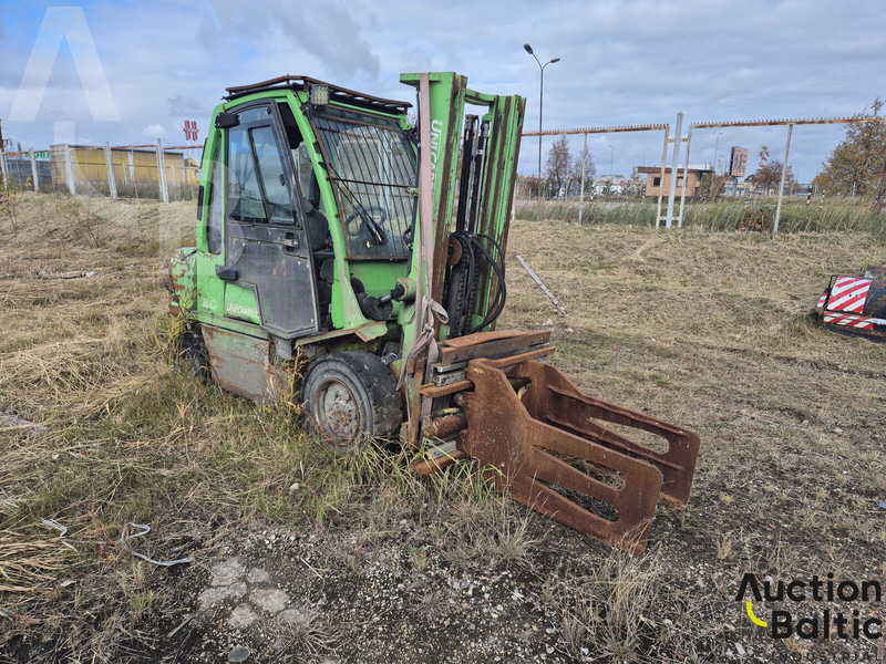 UniCarriers 30 - Chariot élévateur diesel: photos 2 UniCarriers 30 - Chariot élévateur diesel: photos 2