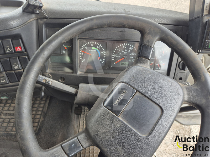 Balayeuse de voirie Volvo FL618: photos 11